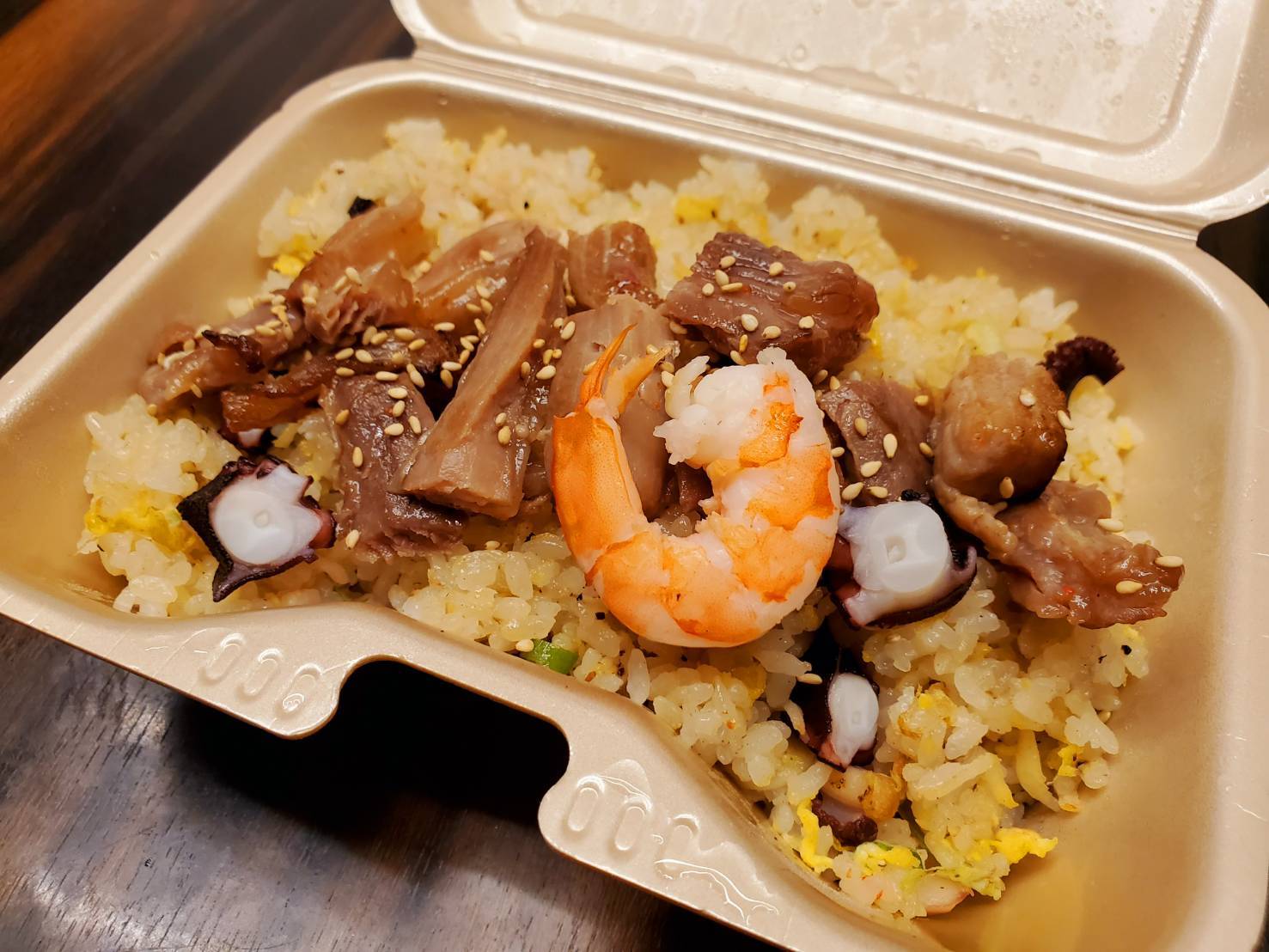 まぐろと塩ウニの炒飯　　1,296円